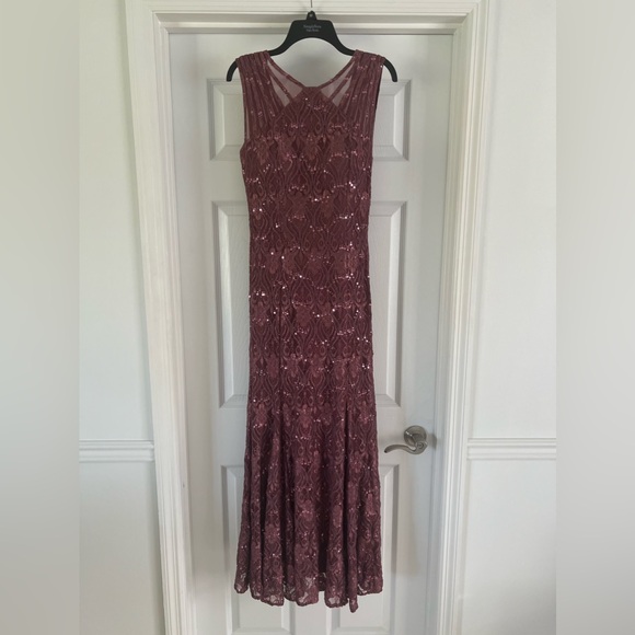 R&M Richards Sequined Lace Gown with Sheer Inserts in Dark Rose size 10 - Picture 5 of 11